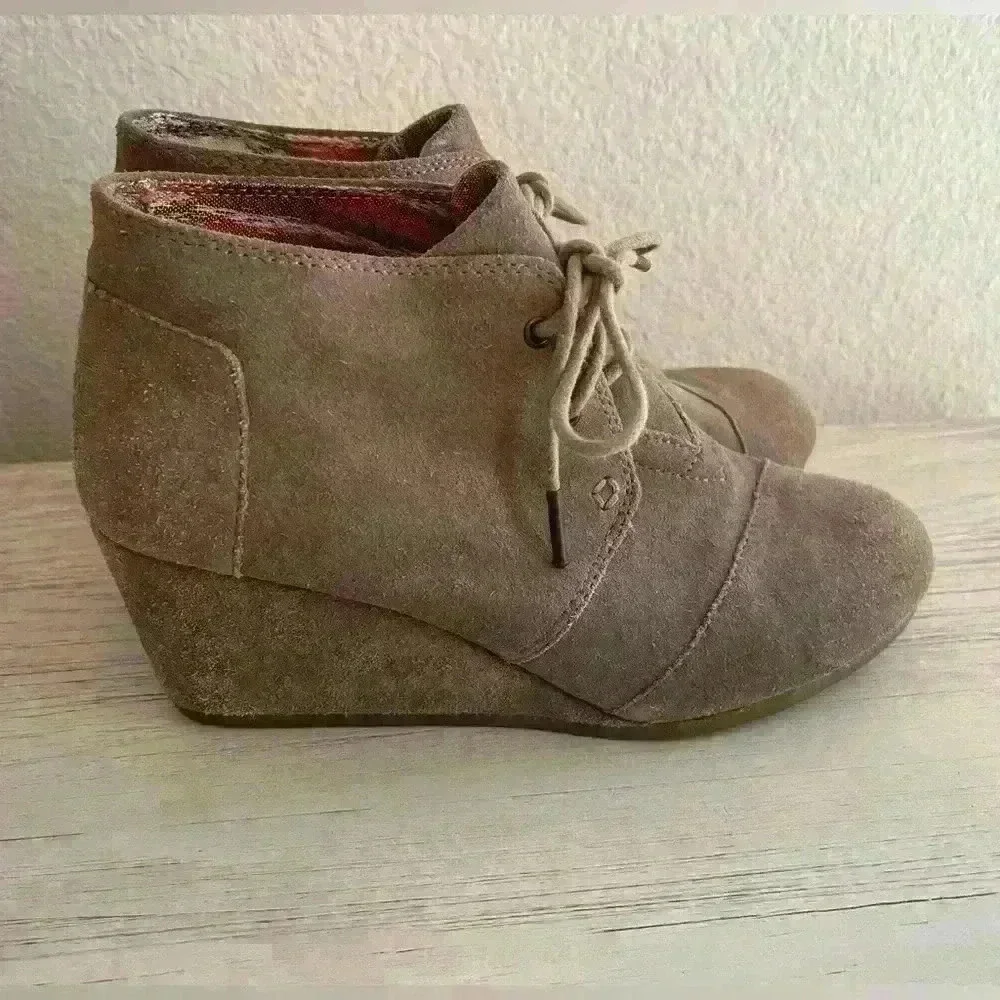 Toms Women's Wedge Lace Up Suede Ankle Booties, Desert Tan, 740817, Size: 8.5 US